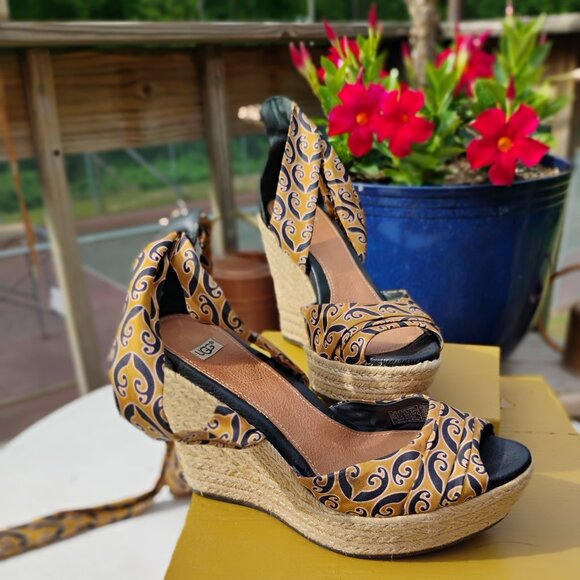 Ugg Lucianna Wedge - Picture 5 of 5